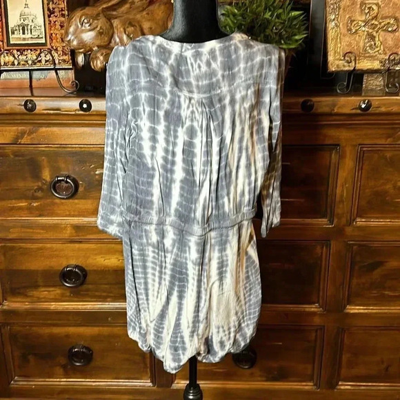 Super cute cloth and stone romper, tie-dyed size extra small - Picture 2 of 3